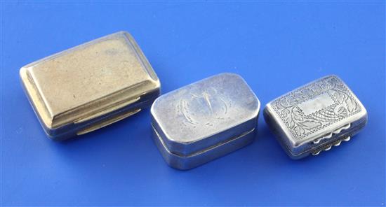 Three early 19th century silver rectangular vinaigrettes, 1in et infra.